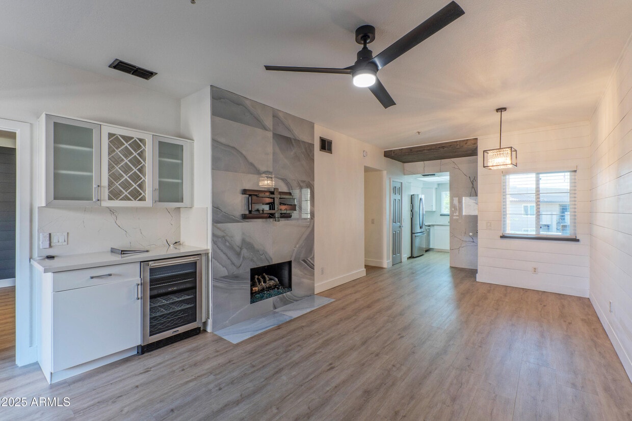 Foto principal - 9450 E Becker Ln