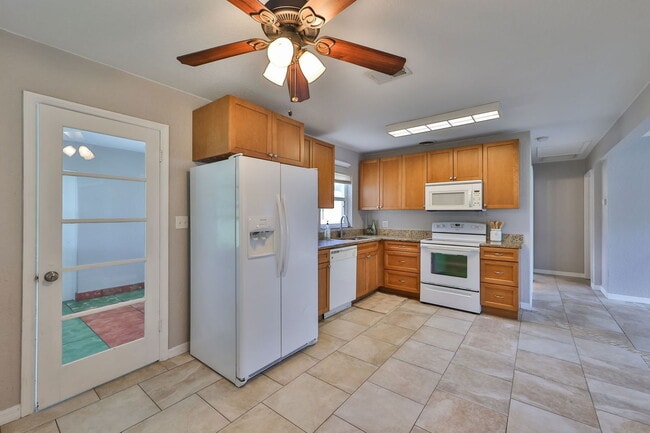 Foto del edificio - 619 40th Ave N