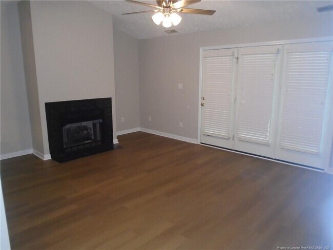 Foto del edificio - 322 Bubble Creek Ct