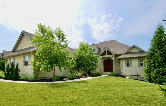 Building Photo - 807 Old Hawthorne Dr E