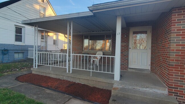 Covered Front Porch - 17 Hubbard Ln