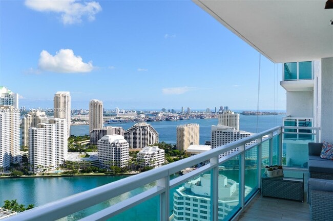 Building Photo - 950 Brickell Bay Dr