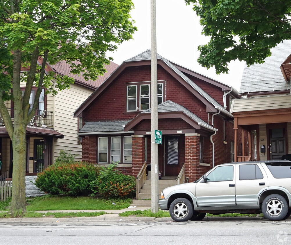 Building Photo - 2009-2011 W Greenfield Ave