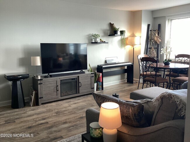 Foto del edificio - 28 Riverside Ave