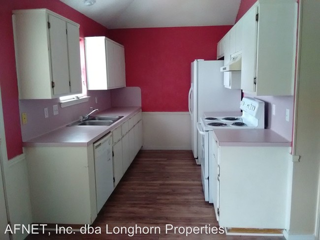 Building Photo - 4 br, 2 bath House - 210 Bronc Dr.