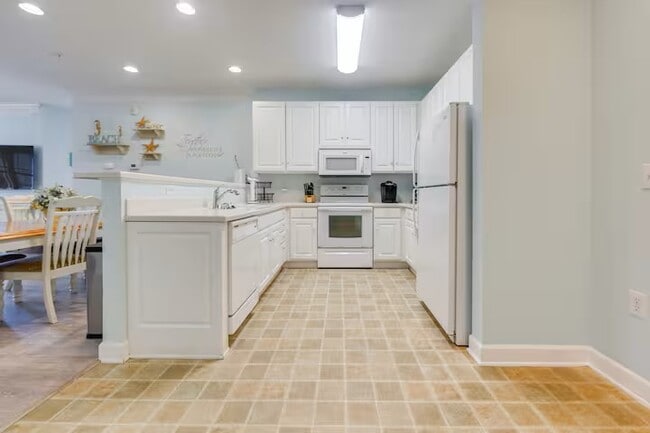 Building Photo - 395 S Crow Creek Dr