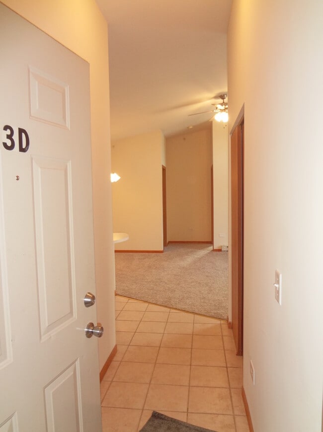 Building Photo - 1412 W Clear Water Cir