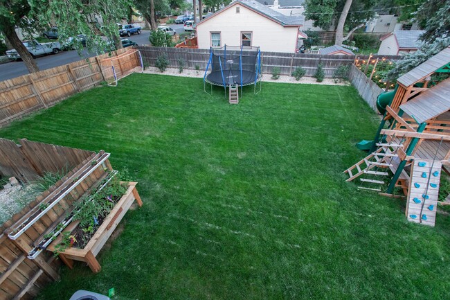 Building Photo - 2231 W Pikes Peak Ave