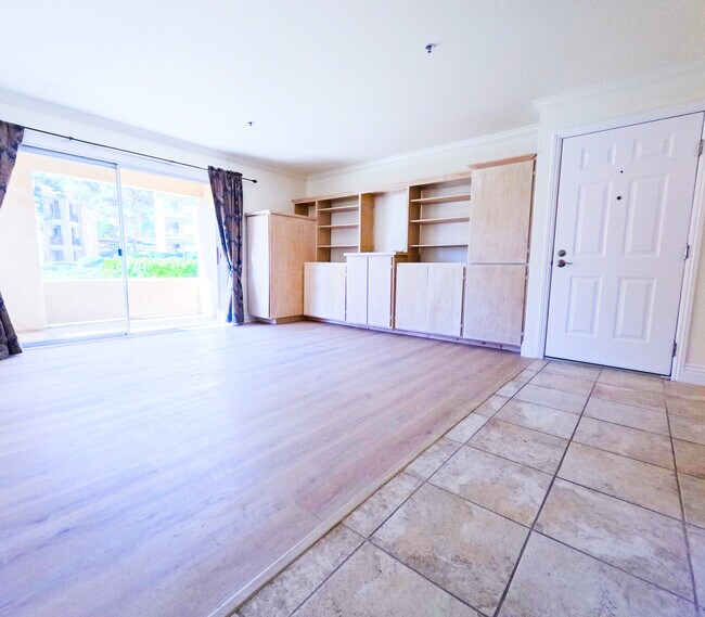 Vista de la sala de estar 1 - 5654 Amaya Dr