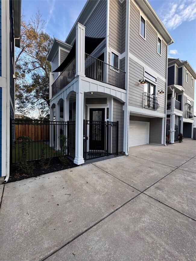 Foto del edificio - 1126 W 23rd St