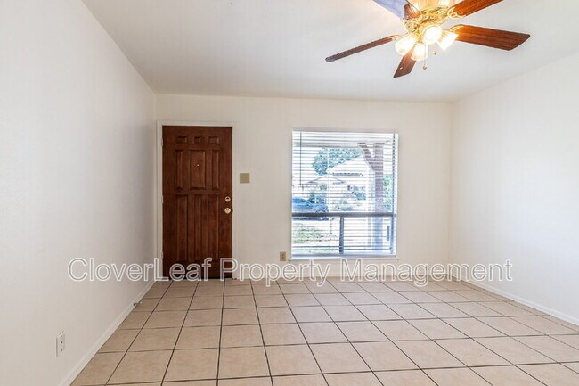Foto del edificio - 7319 Deep Spring Dr