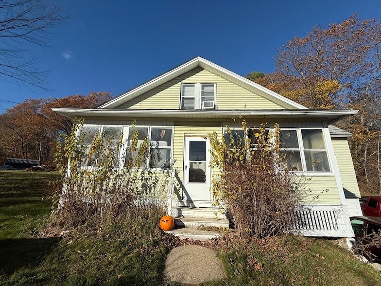 Foto principal - 931 Worcester Rd