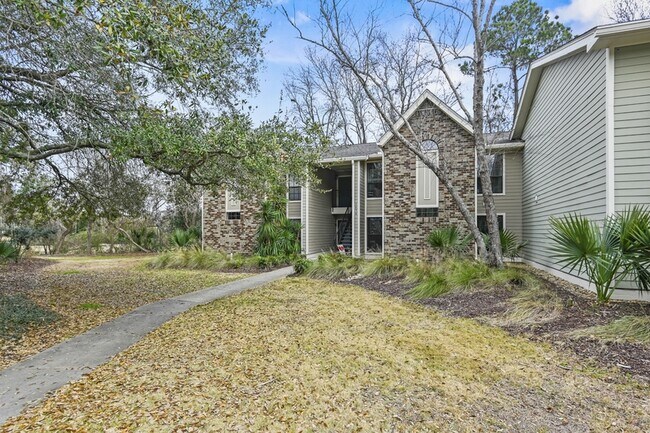 Building Photo - 1878 Montclair Dr