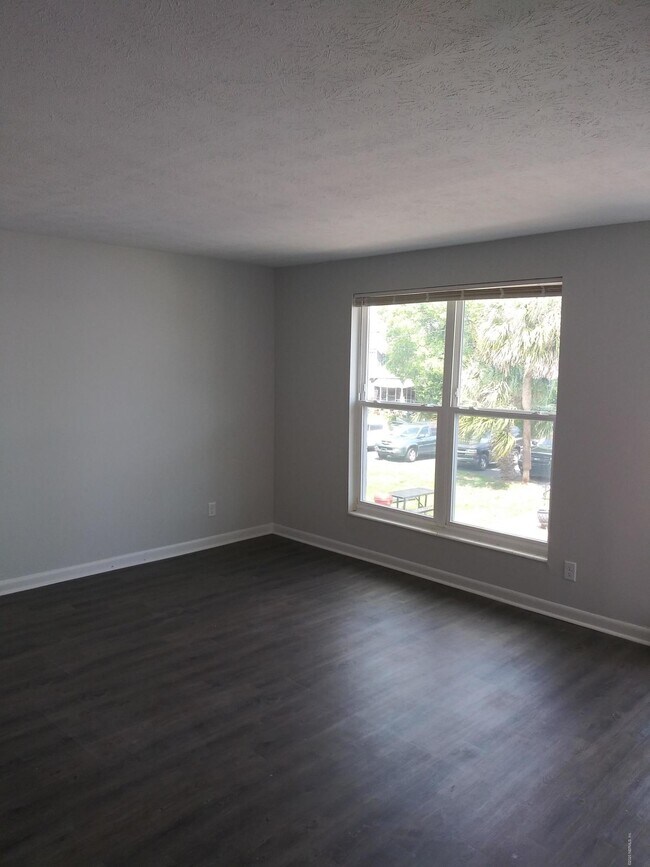 Foto del edificio - 2216 Spring Park Rd