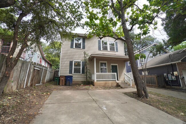 Foto del edificio - 2506 E 8th St