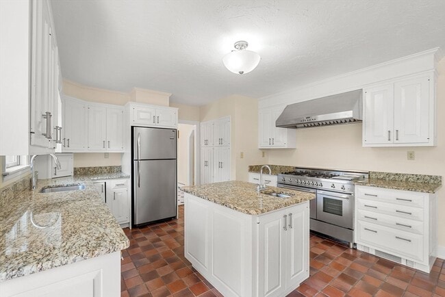 Building Photo - 10 Sumac Cir