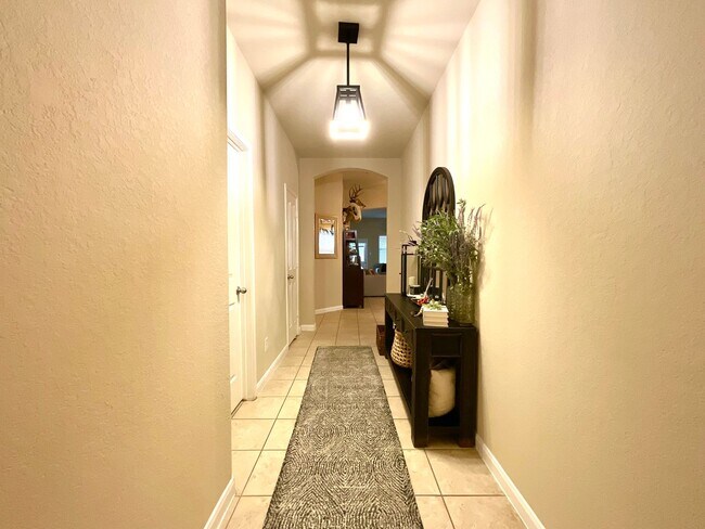 Foto del edificio - *COMING SOON* Modern Home with Fenced Backyard, Community Pool & Playground!