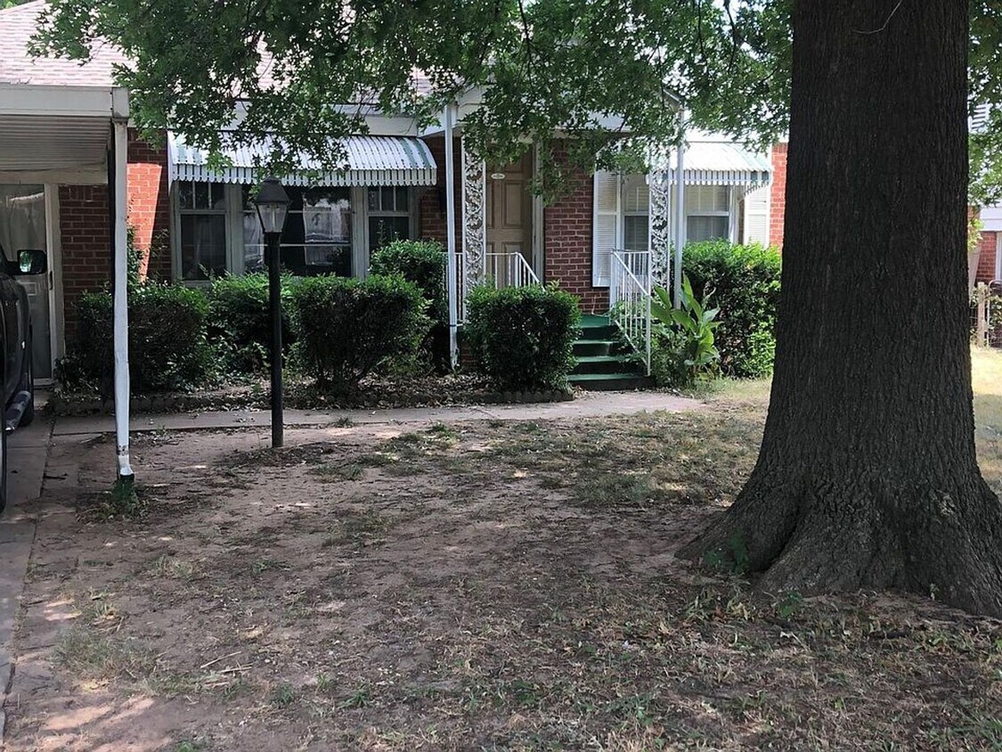 Foto principal - Charming 3-Bedroom Home in Quiet NW OKC Ne...