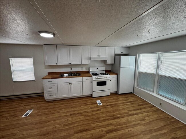 Foto del edificio - 1350 County Dr
