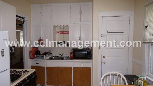 Foto del edificio - 729 Clark Ct