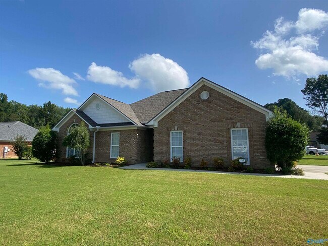 Building Photo - 207 Deer Tracks Cir