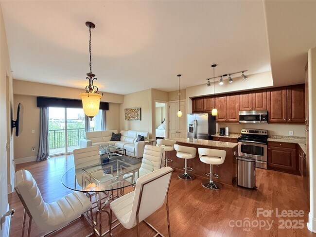 Foto del edificio - 4625 Piedmont Row Dr