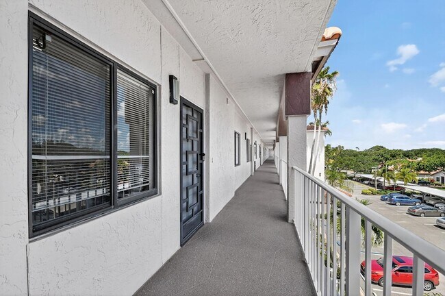 Building Photo - 6193 Pointe Regal Cir