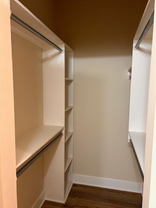 Foto del edificio - 491 E Harper St