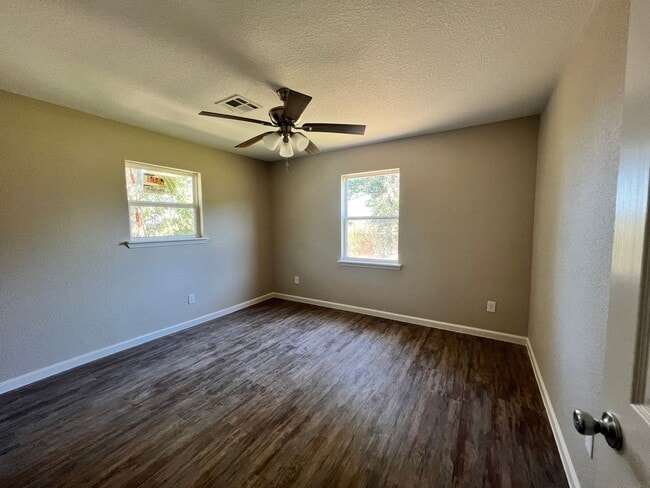 Building Photo - 2854 LA-14