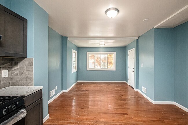 Building Photo - 377 S 18th St
