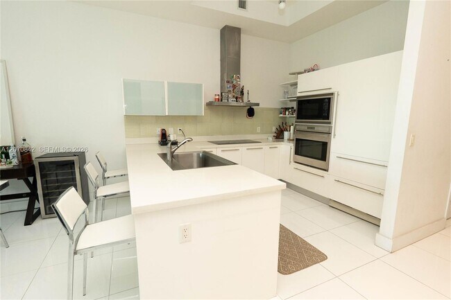 Foto del edificio - 150 Sunny Isles Blvd