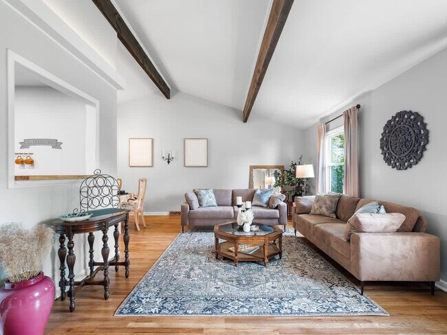 Foto del edificio - 670 Treeside Dr