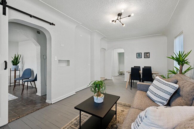 4 bed 1 bath Home Available Now in Westwood! - 4 bed 1 bath Home Available Now in Westwood!