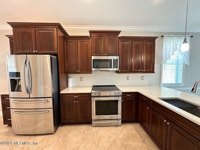 Foto del edificio - 943 Hazeltine Ct