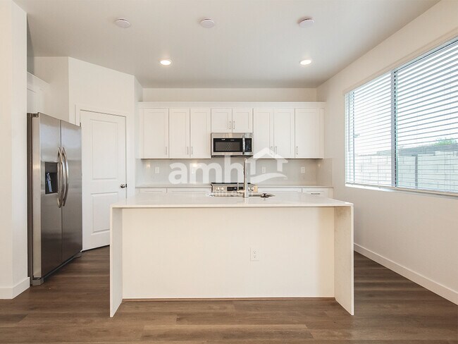 Building Photo - 20177 W Thomas Rd