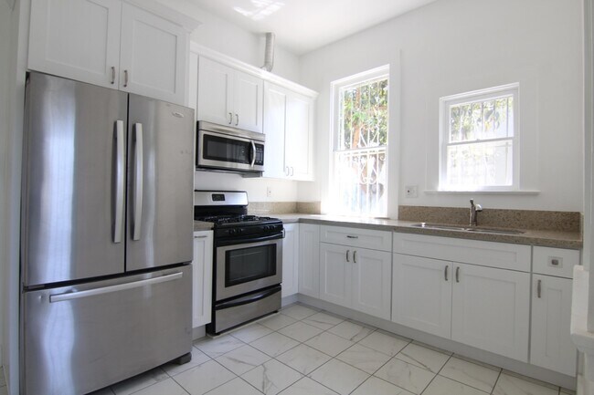Building Photo - 1430 W 25th St