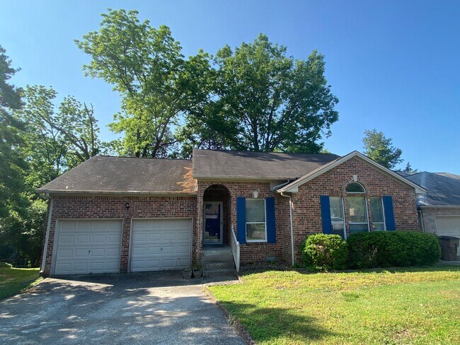 Building Photo - Renovated 3 Bedroom / 2 Bathroom/ 2 Car Ga...