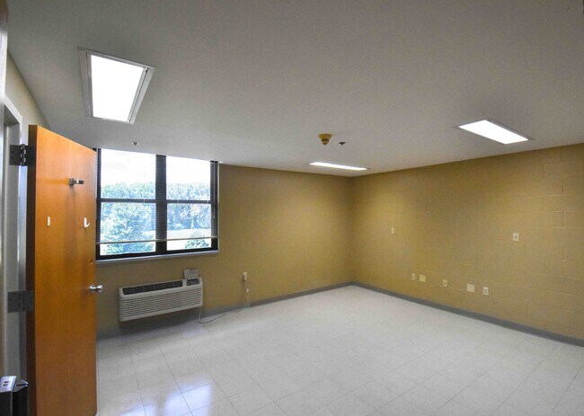 Foto del edificio - 1640 W 7th St