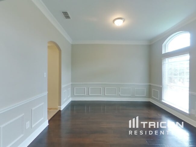 Building Photo - 716 Lakeview Dr