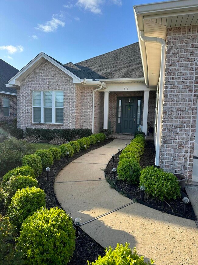 Foto del edificio - 613 Tulip Tree Way