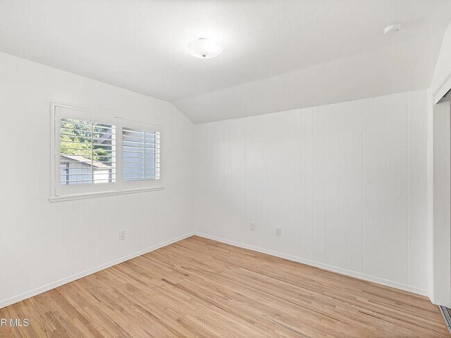 Foto del edificio - 326 Longwood Ct