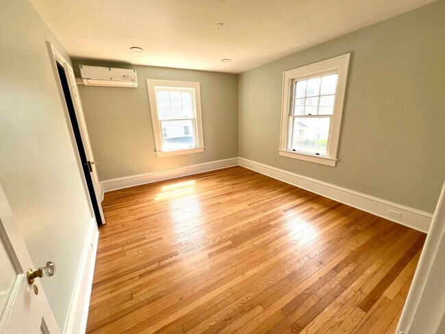 Building Photo - 4 Bedroom Single Family Home in Milton