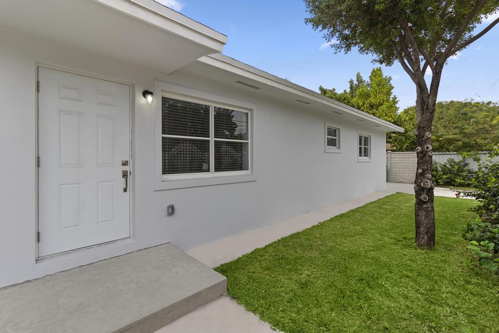 Primary Photo - 2600 NW 11th Ave