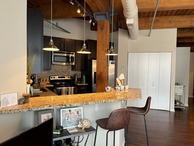 Foto del edificio - 225 W Huron St