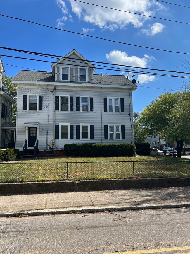 Building Photo - 26 Maple St