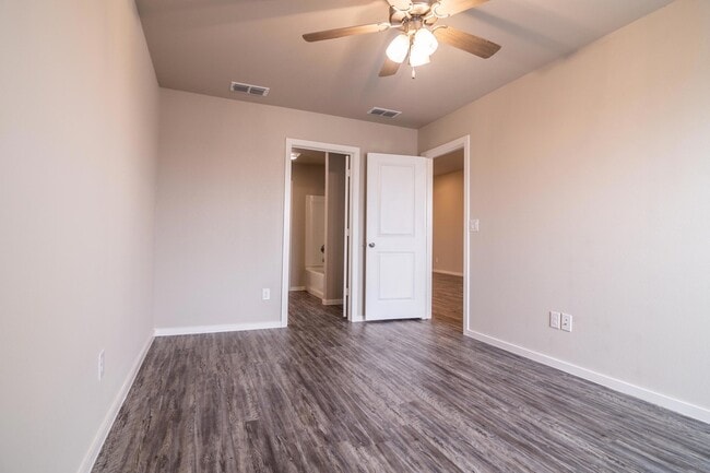 Foto del edificio - 2118 Langford Ave