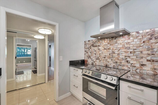 Foto del edificio - Hidden Gem at Saratoga Creekside – End Uni...