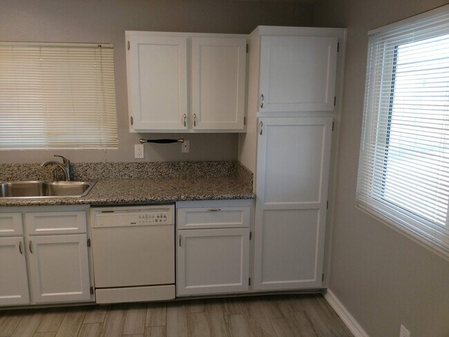 Foto del edificio - Henderson 4 Bedroom