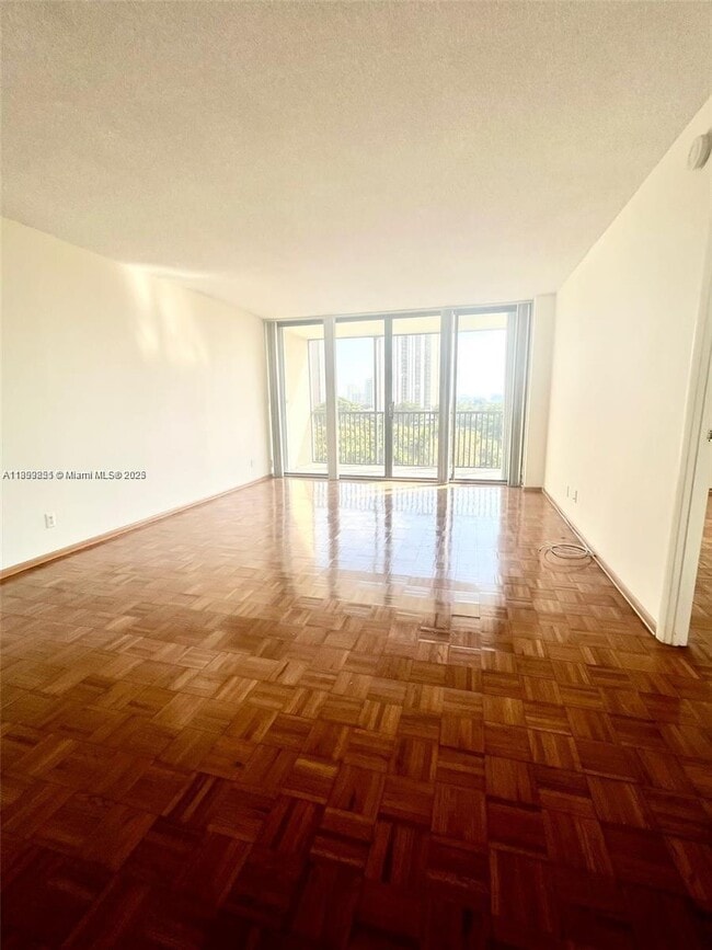 Foto del edificio - 3101 N Country Club Dr