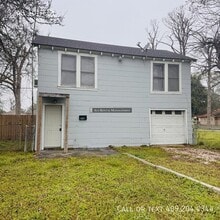 Building Photo - 3243 10th St Building Photo - 3243 10th St